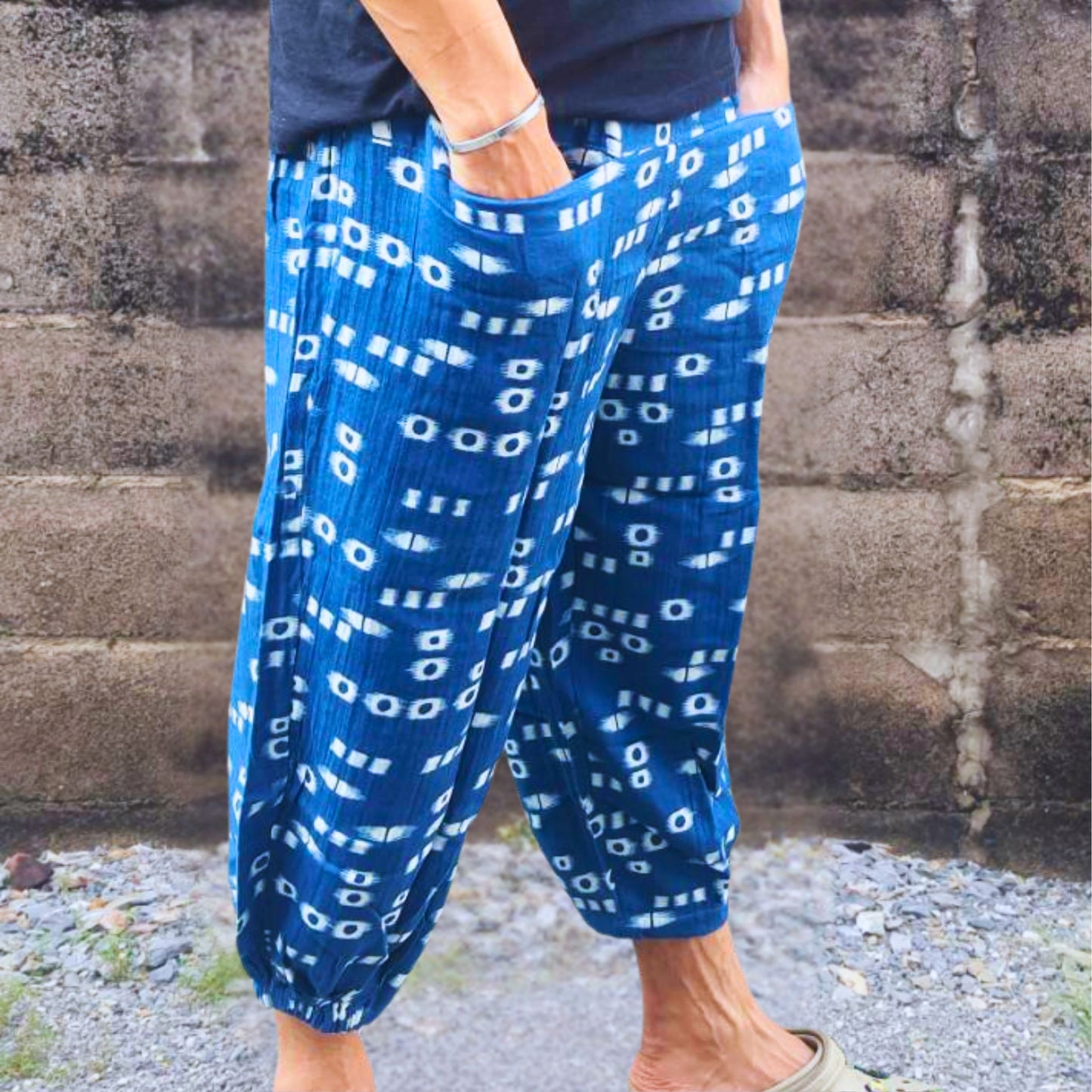 RAK MAE รักแม่ | COMFY NAKORN PRATOM COTTON JOGGER PANTS (CUFF END FINISH) - MYSTERY TRIBAL INDIGO