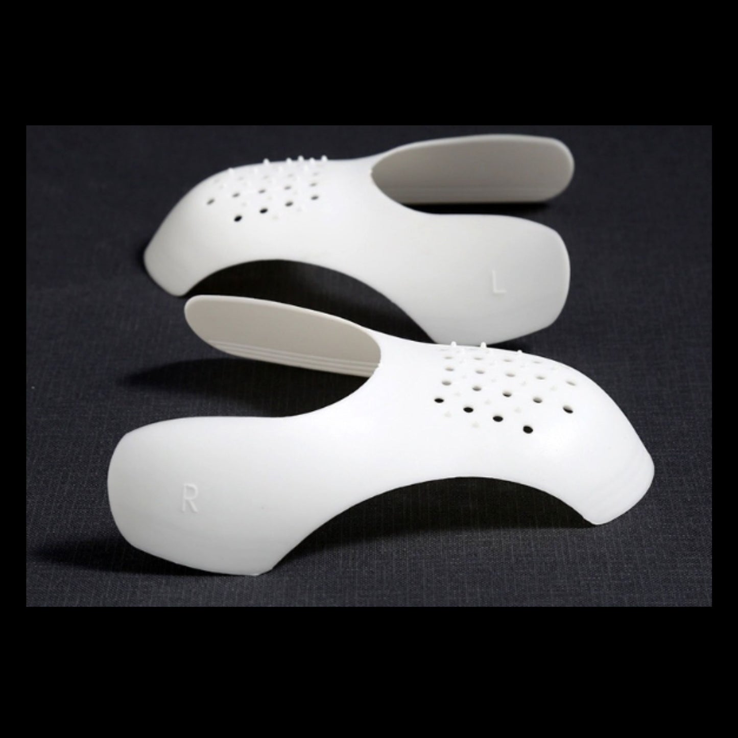 Sneaker Shield ที่กันรองเท้าเป็นรอย ที่กันรองเท้าย่น ใส่ในรองเท้าได้เลย Sneaker Guard สีขาว-สีดำ มีไซส์ผู้ชายและผู้หญิง