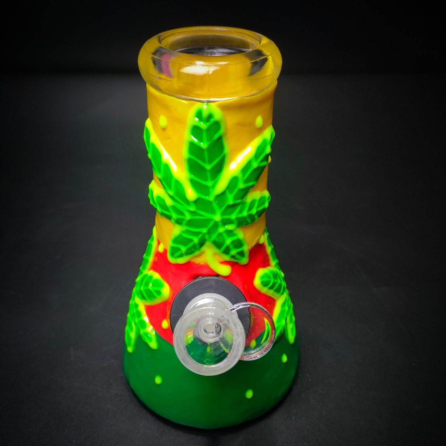 GLASS BONG | GLOW IN THE DARK 3 LEAVES MJ 3D 8 INCH