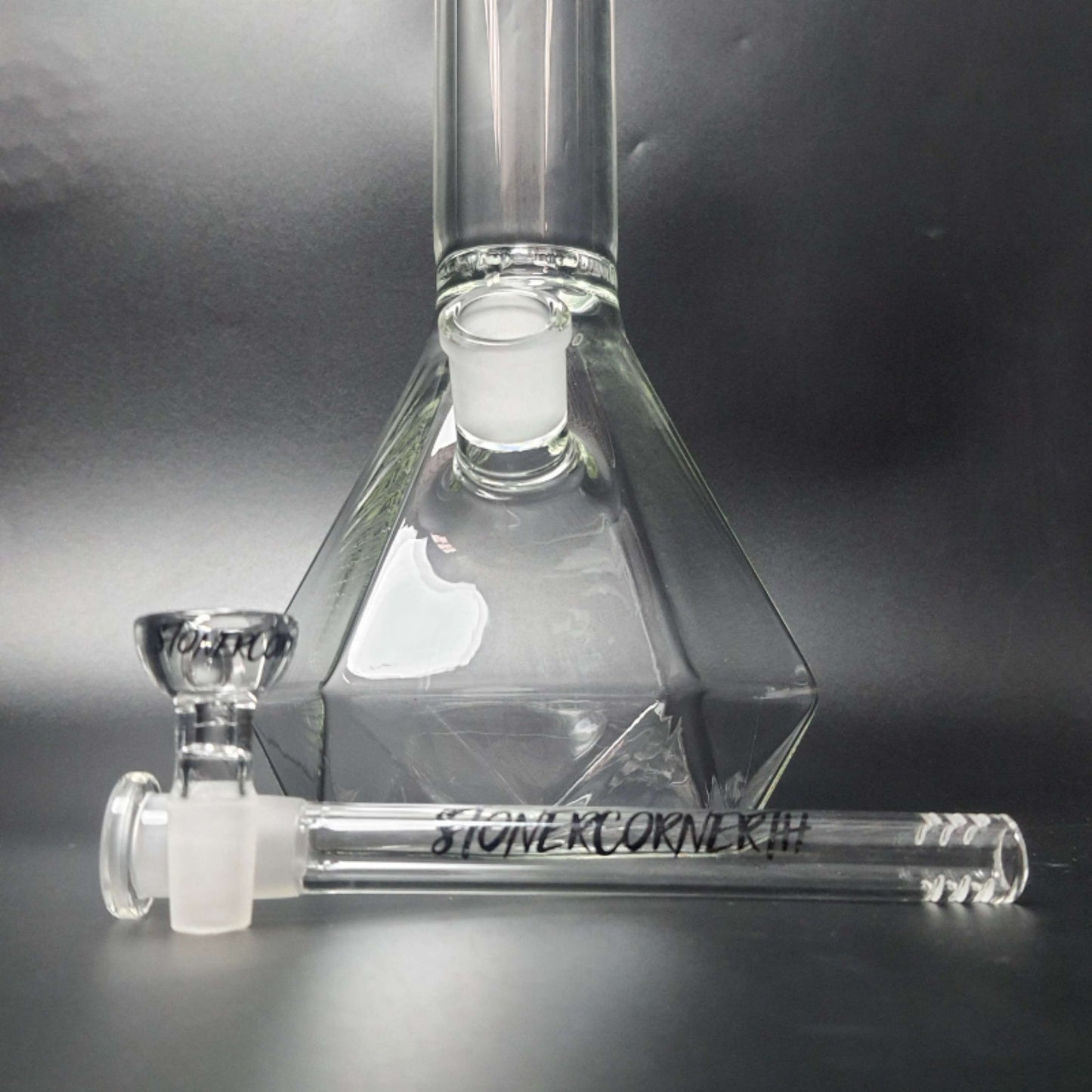 Glass Bong | STONERCORNERTH DIAMOND BONG 22 INCH