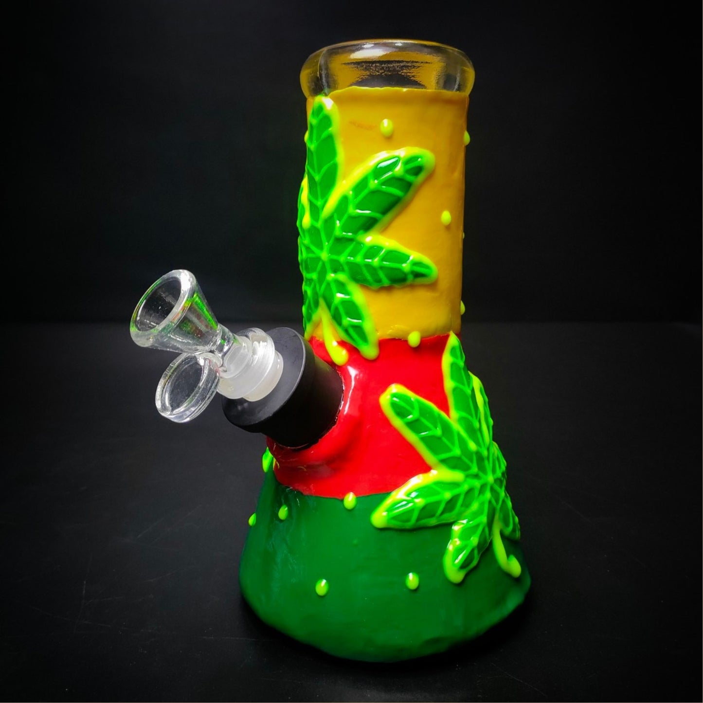 GLASS BONG | GLOW IN THE DARK 3 LEAVES MJ 3D 8 INCH