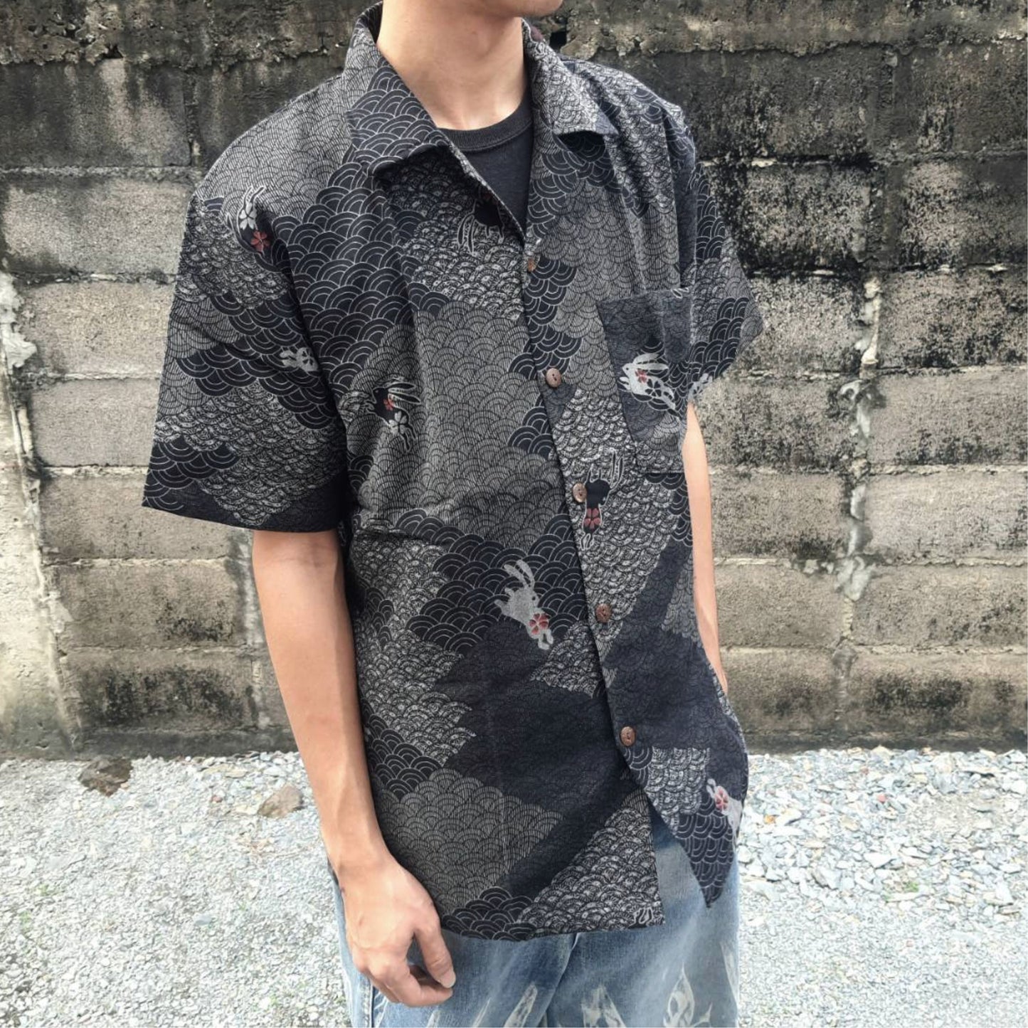 RAK MAE รักแม่ | COMFY HAWAIIAN COTTON SHIRT - RABBIT IN THE MOON