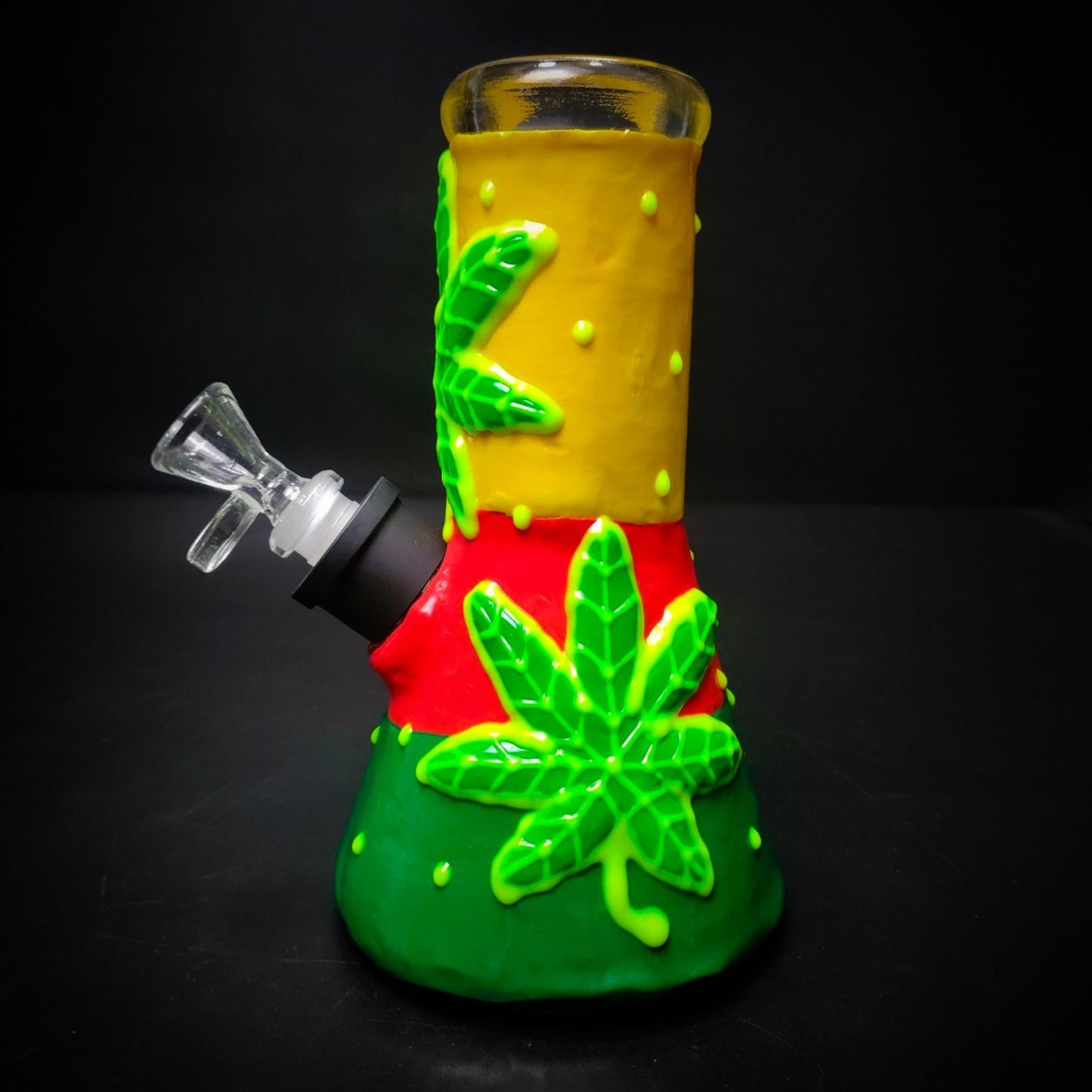 GLASS BONG | GLOW IN THE DARK 3 LEAVES MJ 3D 8 INCH