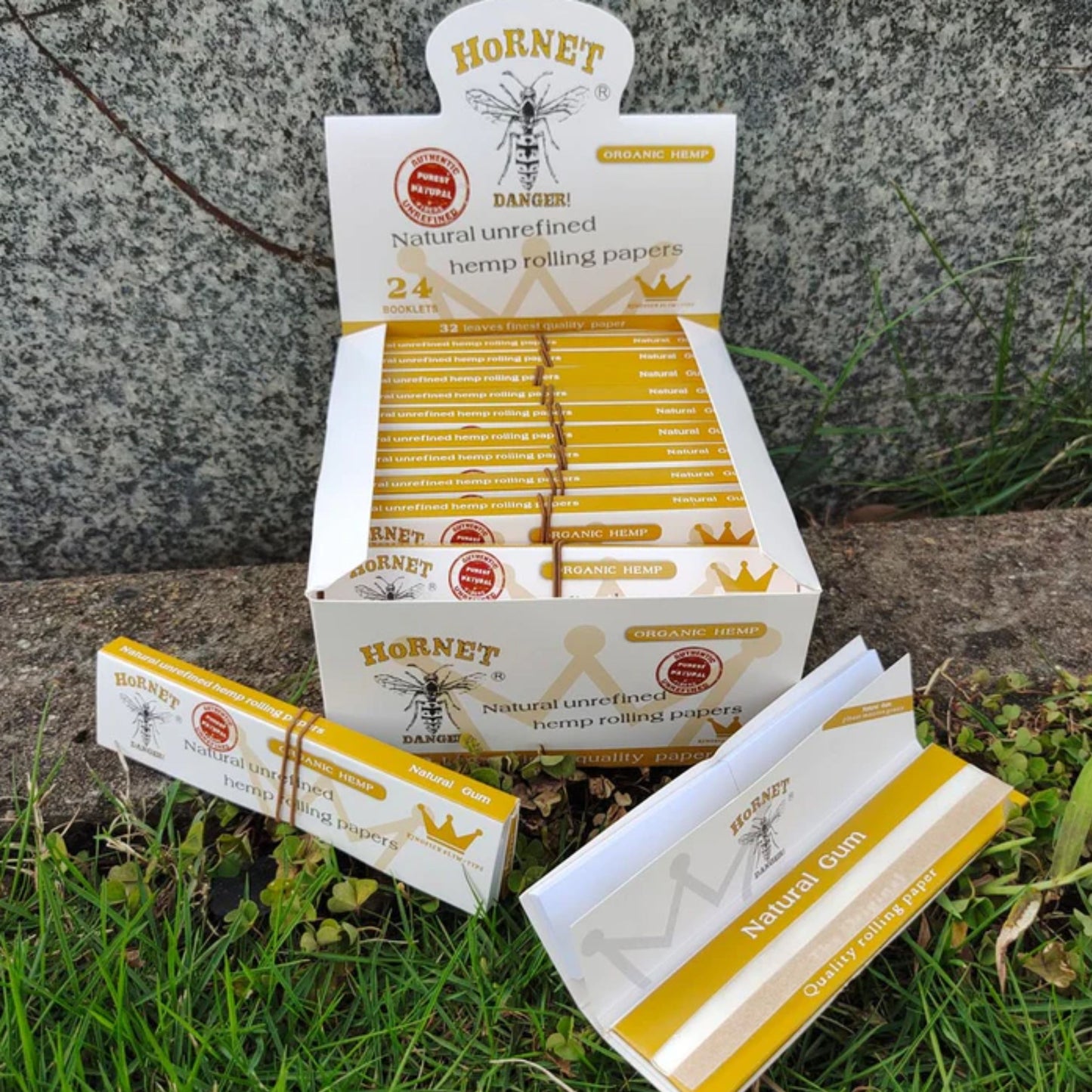 ROLLING PAPER | HORNET KINGSIZE WHITE ROLLING PAPER WITH TIPS
