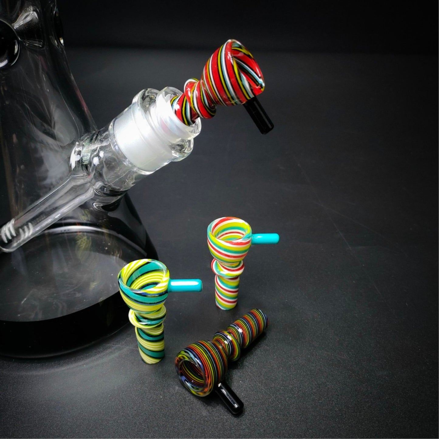 GLASS BOWL | TWISTY RETRO BOWL WITH HANDLE 14 MM