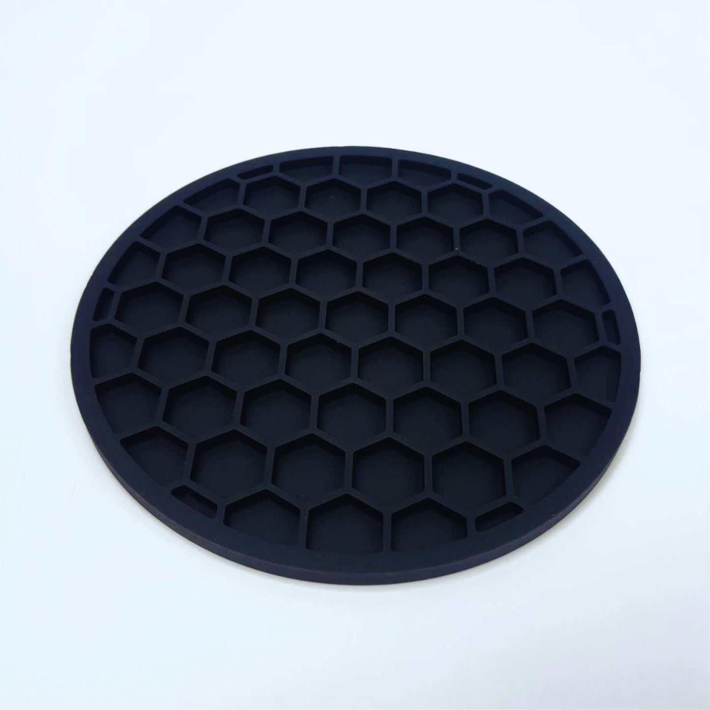 SILICONE | STONERCENTRE SILICONE PAD 16x16CM 6MM THICKNESS 250 CELIUS HEAT RESISTANCE & SHOCK ABSORBANT SINGLE - SIDED HONEYCOMB DAB MAT