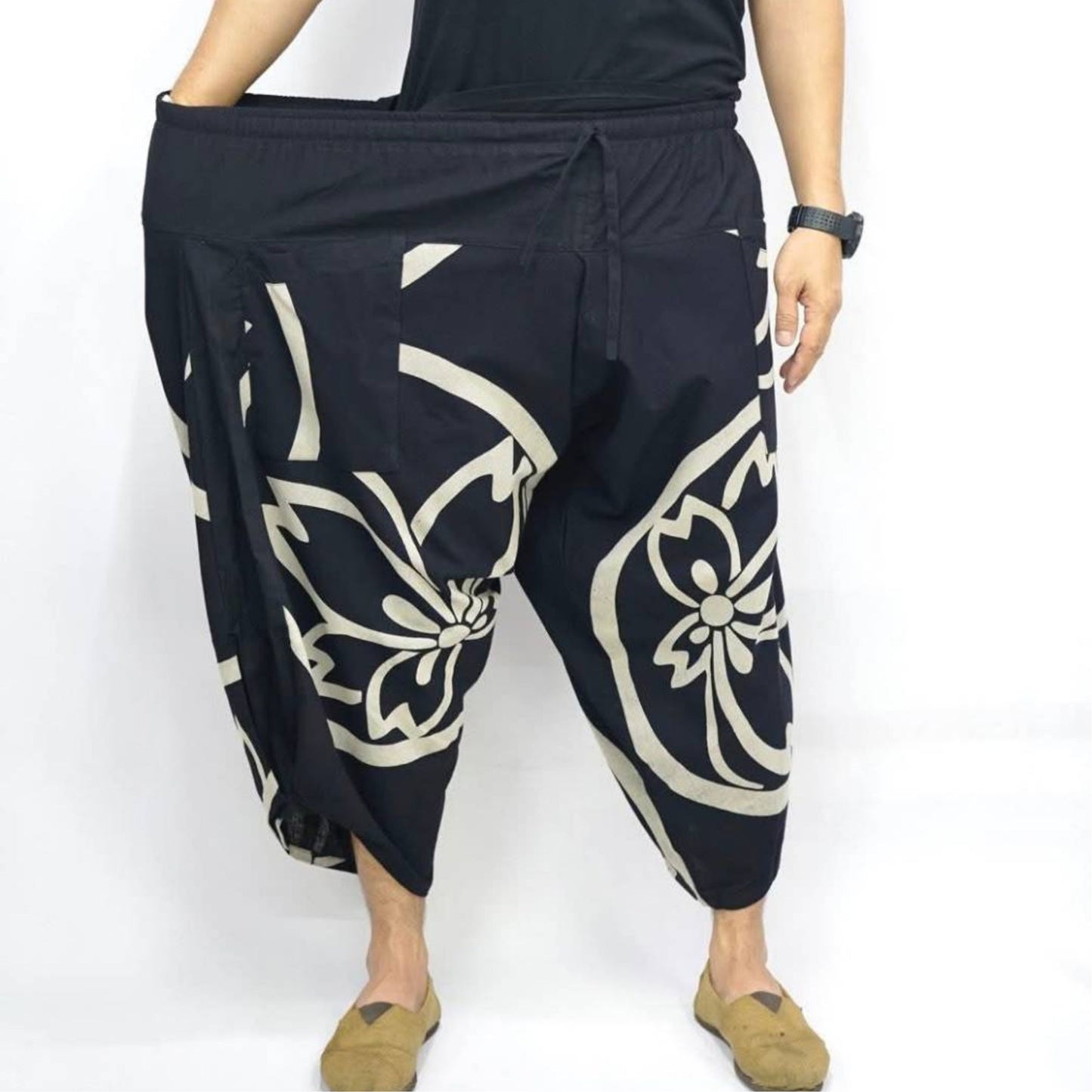 RAK MAE รักแม่ | COMFY CHIANG MAI COTTON JOGGER SHORTS PANTS (SAMURAI FINISH) - BLACK FLORAL CREST  (REGULAR SIZE)