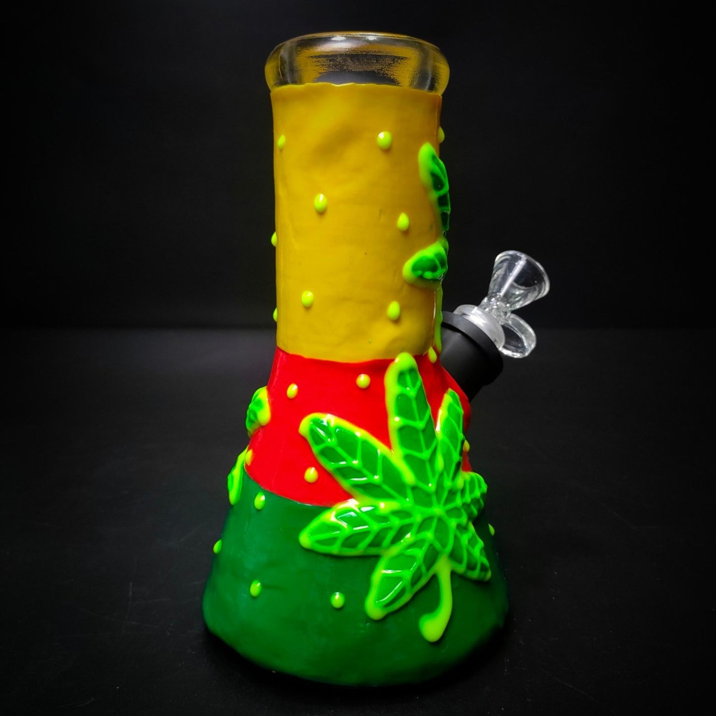 GLASS BONG | GLOW IN THE DARK 3 LEAVES MJ 3D 8 INCH