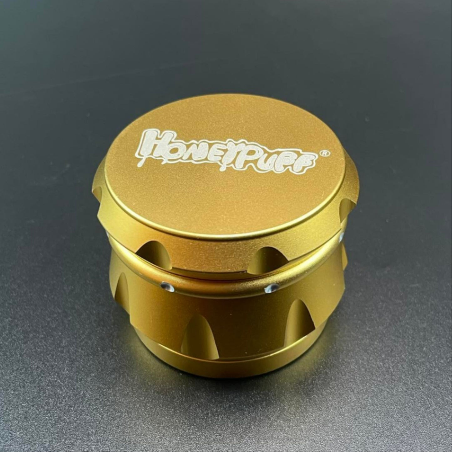 GRINDER | HONEYPUFF ALUMINUM ROUGH EDGE GOLD 4 LAYERS SIZE: L